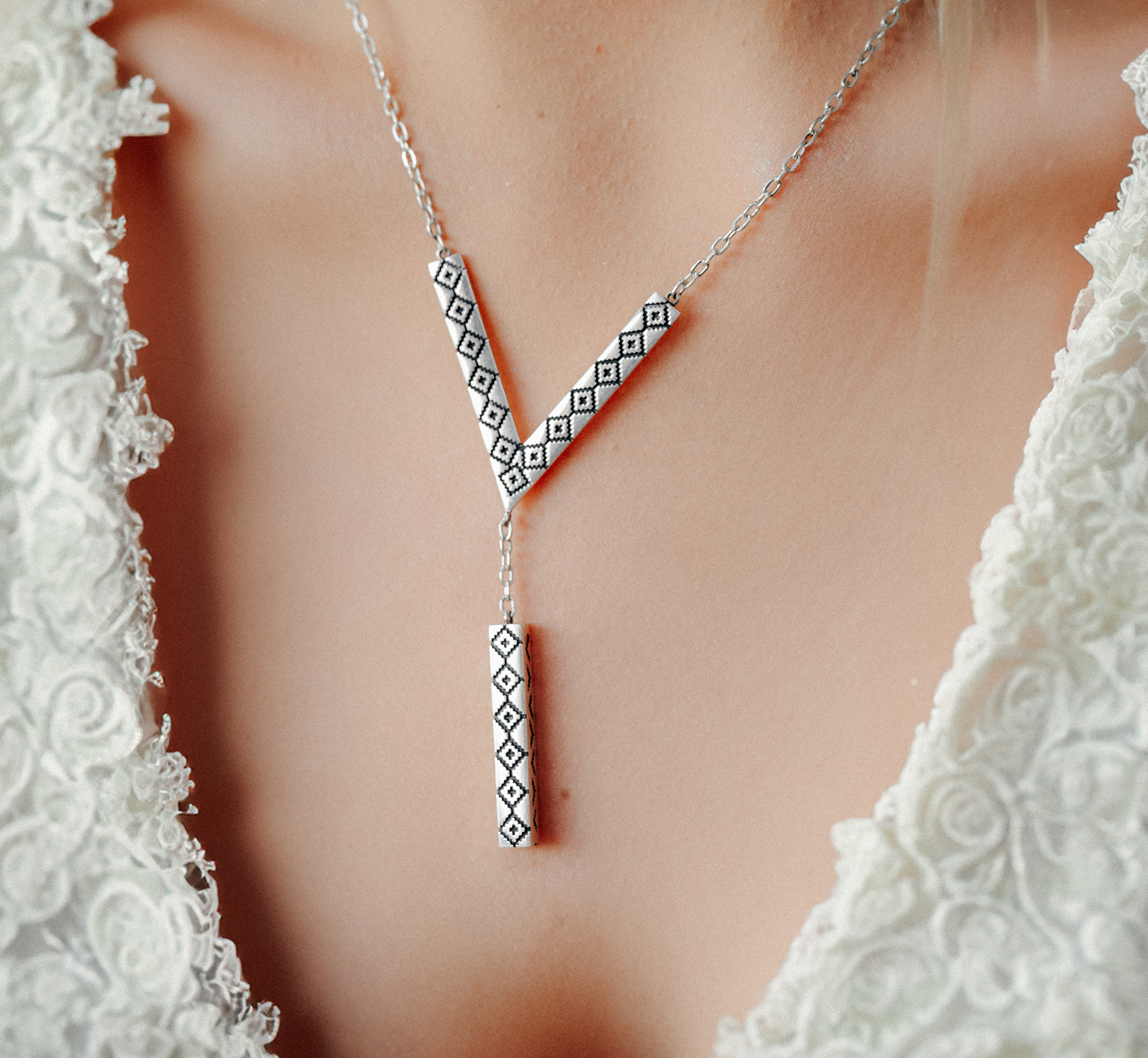 NECKLACES & PENDANTS