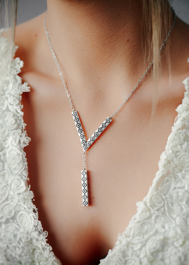 Elixir Geometric Silver Necklace With Pendant