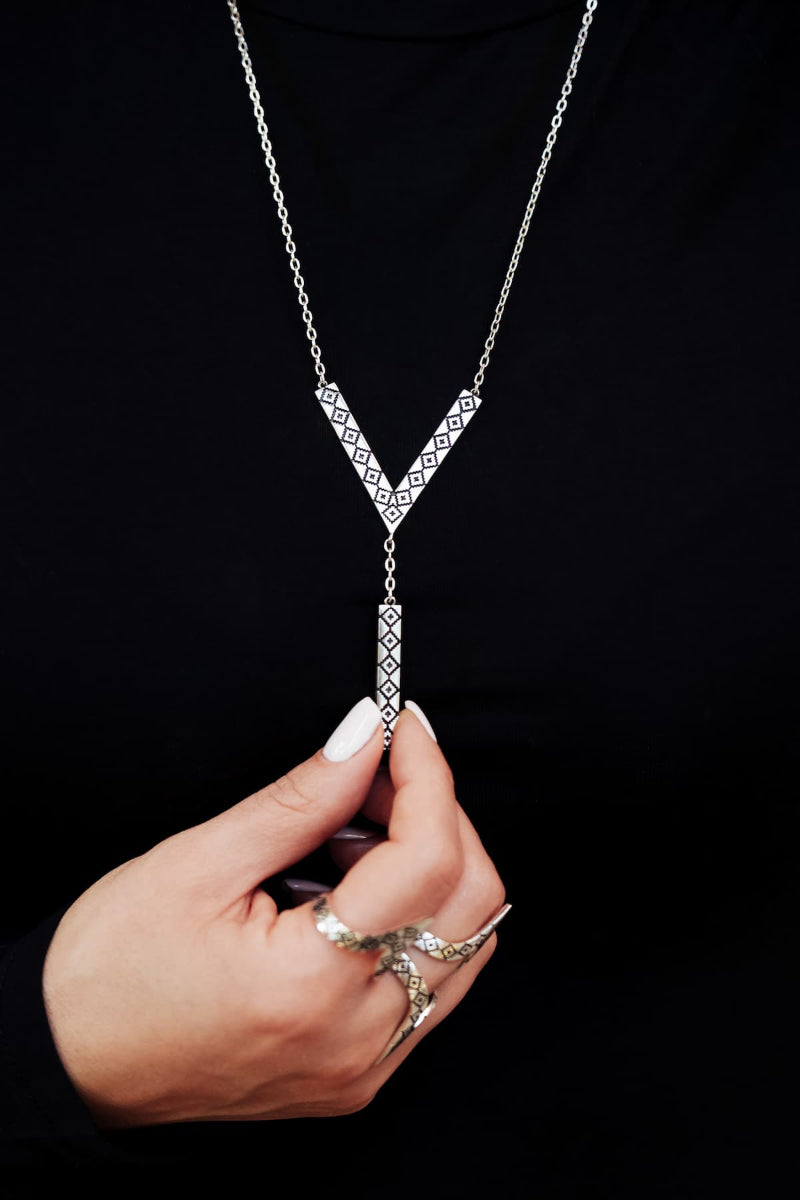 Elixir Geometric Silver Necklace With Pendant