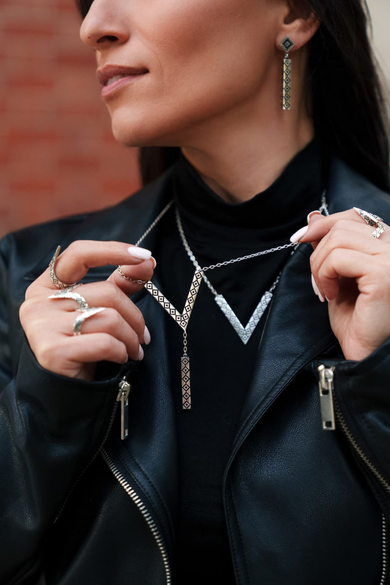 Elixir Geometric Silver Necklace With Pendant