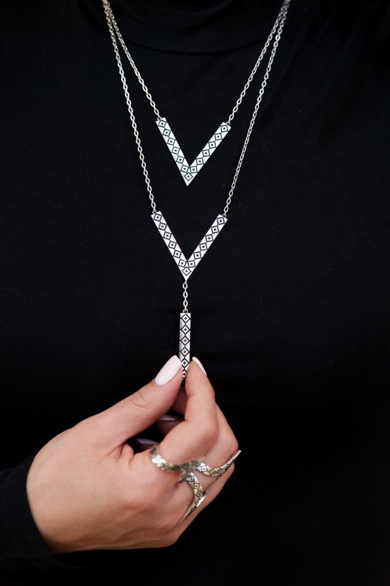 Elixir Geometric Silver Necklace With Pendant