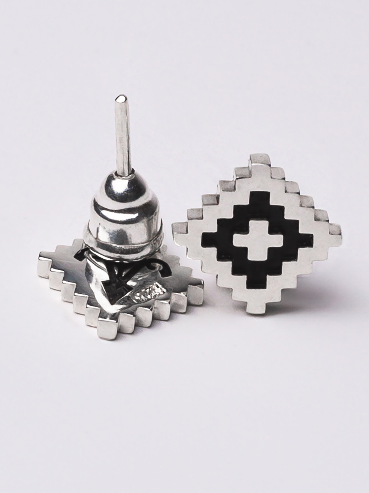 ELIXIR SQUARE STUD EARRINGS